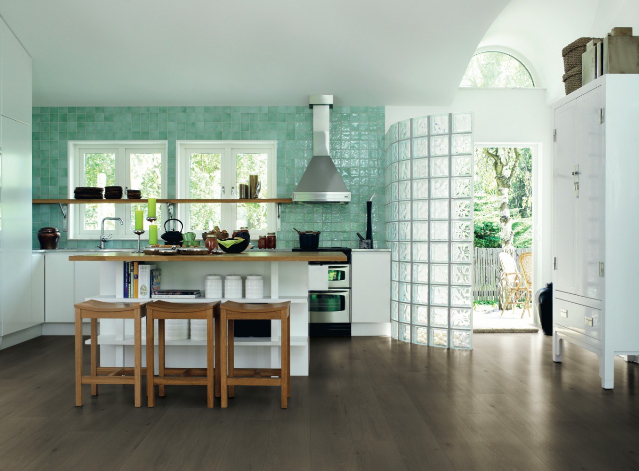 Ламинат Pergo Original Excellence Sensation Wide Long Plank Дуб провинциальный L0234-03590 фото в интерьере